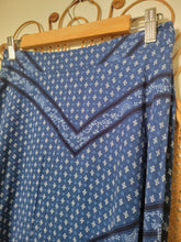 Load image into Gallery viewer, 2 - NWT Gap Bandana Print Midi Dress
