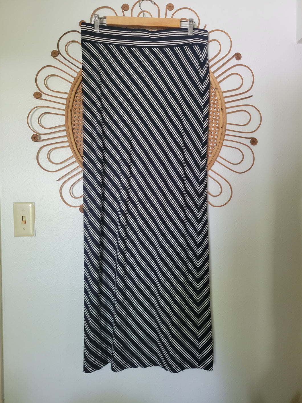 M - Ann Taylor Navy Maxi Skirt