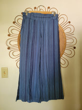 Load image into Gallery viewer, M - Blue Cropped Linen-Blend Pants

