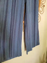 Load image into Gallery viewer, M - Blue Cropped Linen-Blend Pants
