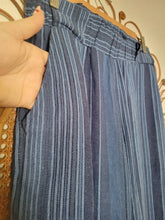 Load image into Gallery viewer, M - Blue Cropped Linen-Blend Pants
