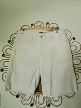 Load image into Gallery viewer, 14 - Old Navy Sky-Hi Short
