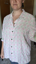 Load image into Gallery viewer, No tags - vtg basket shirt

