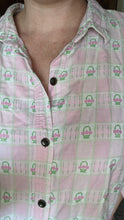 Load image into Gallery viewer, No tags - vtg basket shirt
