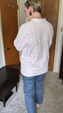 Load image into Gallery viewer, No tags - vtg basket shirt
