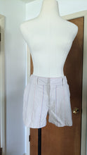Load image into Gallery viewer, Size 4 - Gap khaki stripe shorts
