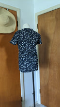 Load image into Gallery viewer, XS - Banana Republic crew neck floral tee
