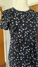 Load image into Gallery viewer, XS - Banana Republic crew neck floral tee
