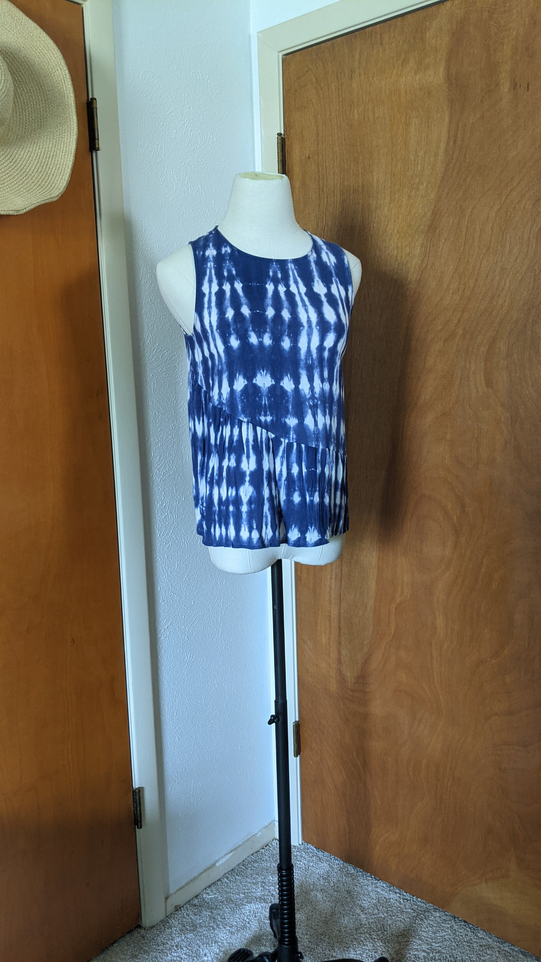 M - Asymmetrical tie-dye tank