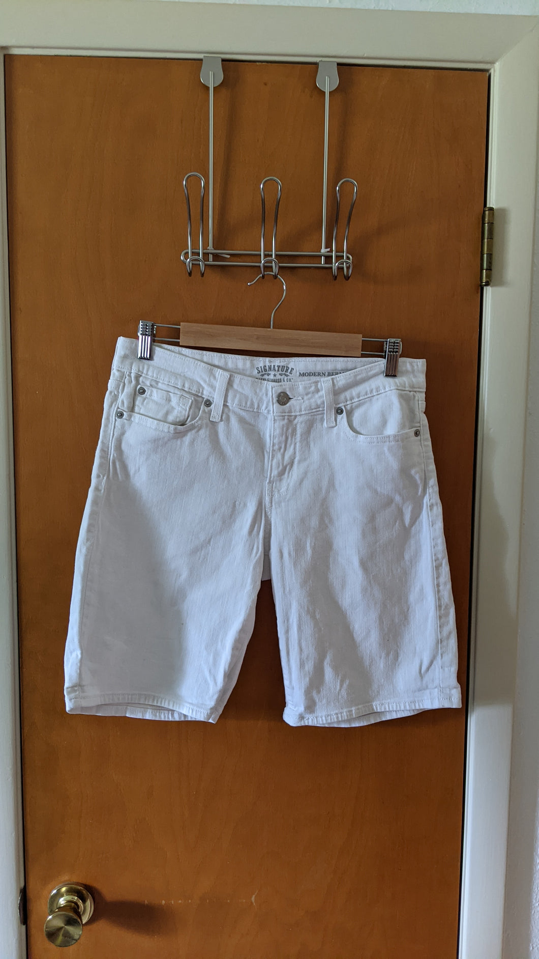 Size 4 - Levi Modern Bermuda Shorts