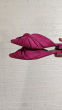 Load image into Gallery viewer, 6.5 - Fuchsia Bow slides
