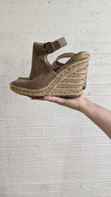 Load image into Gallery viewer, 7 - Merona Wedges
