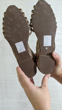 Load image into Gallery viewer, 8.5 - Taupe Sandals
