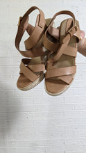Load image into Gallery viewer, 9 - Tan Trappy Wedges
