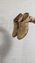 Load image into Gallery viewer, 10 - Sandal Heel Mules
