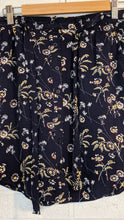 Load image into Gallery viewer, MP - Loft floral navy skirt
