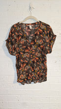 Load image into Gallery viewer, S - H&amp;M black and orange funky top
